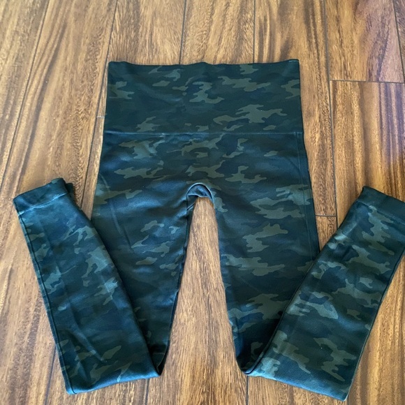 SPANX Pants - Spanx Leggings Womens Medium Green Camo Look At Me Now High‎ Rise.
